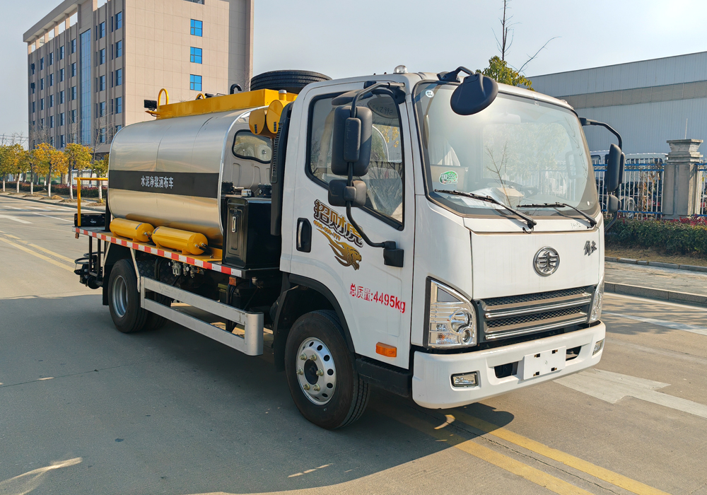 5噸解放招財虎藍(lán)牌智能瀝青灑布車